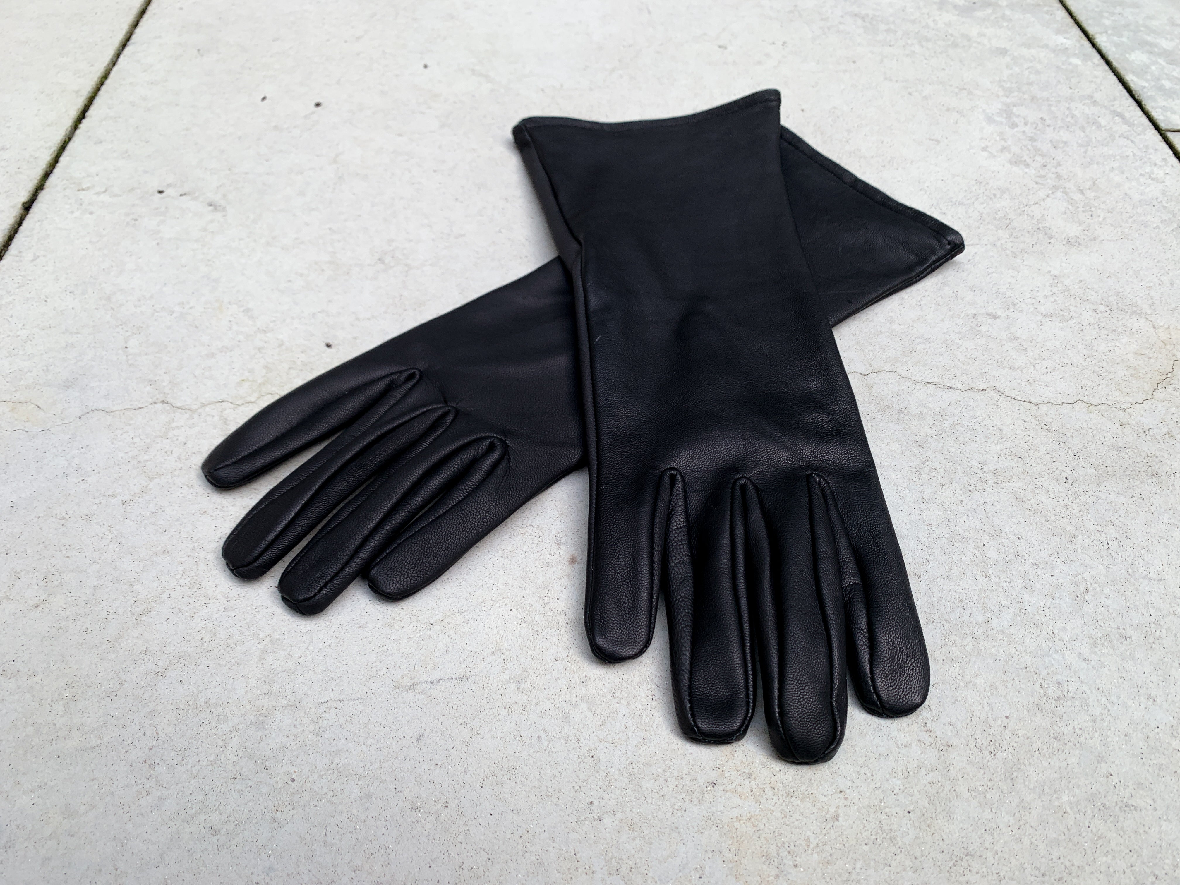 Super hero MEDIUM length gauntlet leather gloves